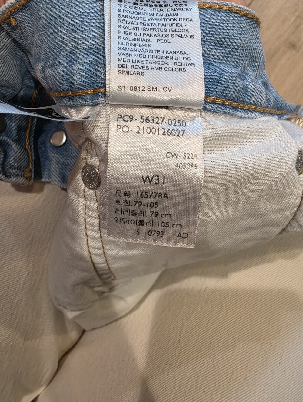 Levi's 501 Original Distressed Denim Cutoff Shorts Light Wash W31 - Picture 6 of 6